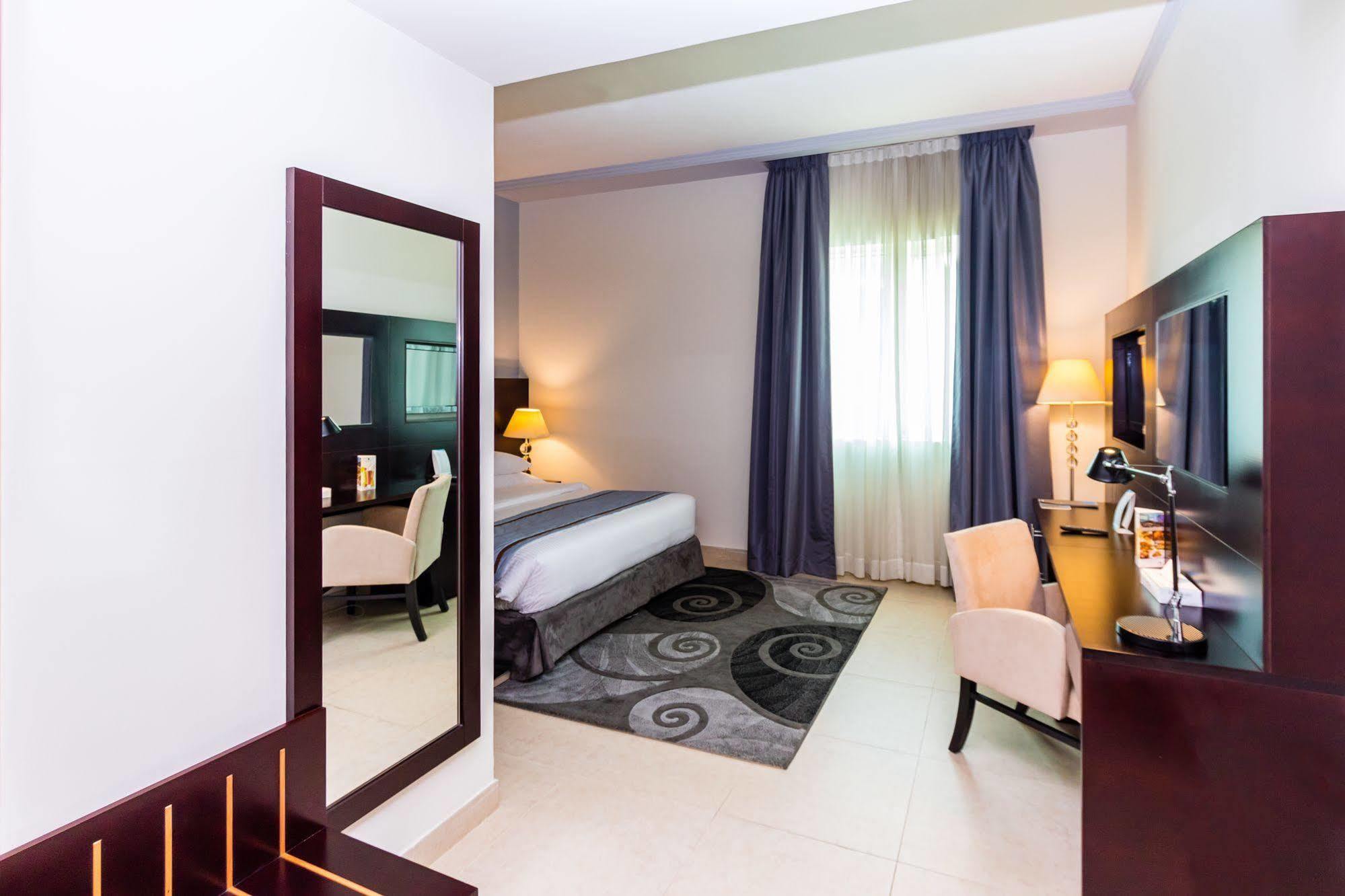 אבו דאבי Tower Hotel Apartments מראה חיצוני תמונה